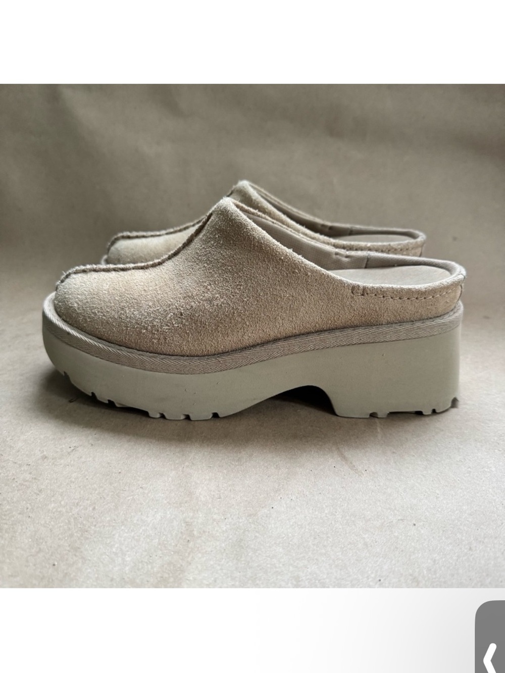 UGG New Heights Platform Clog in Sand Beige. Size 7